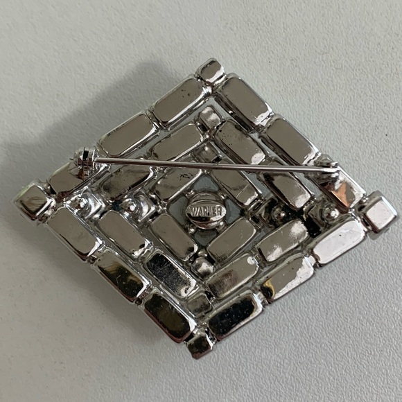 Vintage Warner Domed Tiered Rhinestone Brooch Pin Diamond Shape Elegant Bling - Picture 4 of 6